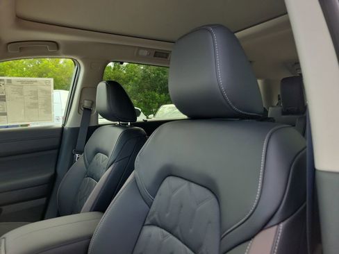 New 2026 Nissan Pathfinder Platinum FWD image 19