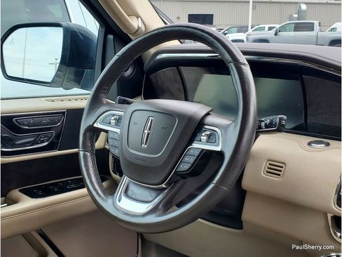 Used 2019 Lincoln Navigator Reserve AWD/4WD image 18