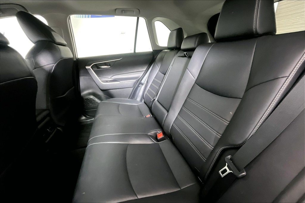 Used 2020 Toyota RAV4 XLE Premium FWD image 21