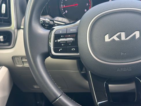 Used 2022 Kia Sorento EX w/ Panoramic Sunroof Package FWD image 18