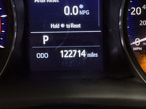 Used 2020 Toyota C-HR LE FWD image 13