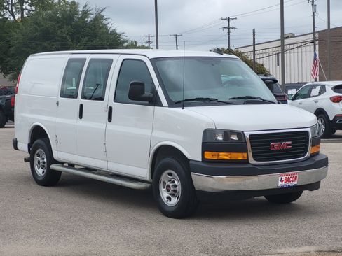 Used 2023 GMC Savana 2500 w/ Driver Convenience Package image 3