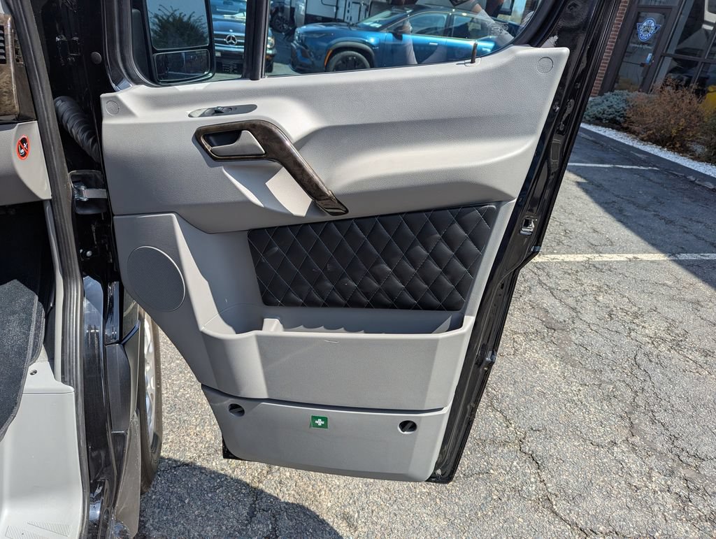 Used 2017 Mercedes-Benz Sprinter 2500 image 27