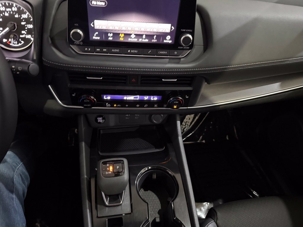 Certified 2025 Nissan Rogue SV w/ SV Premium Package FWD image 23