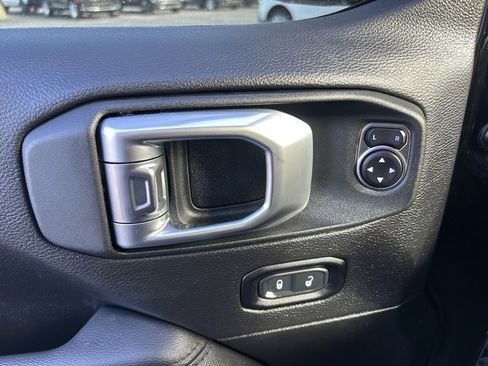 Used 2022 Jeep Wrangler Unlimited Sahara image 16