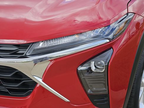 New 2026 Chevrolet Trax LS w/ LS Convenience Package FWD image 10