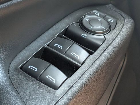 Used 2021 Chevrolet Equinox LT w/ Driver Convenience Package FWD image 11