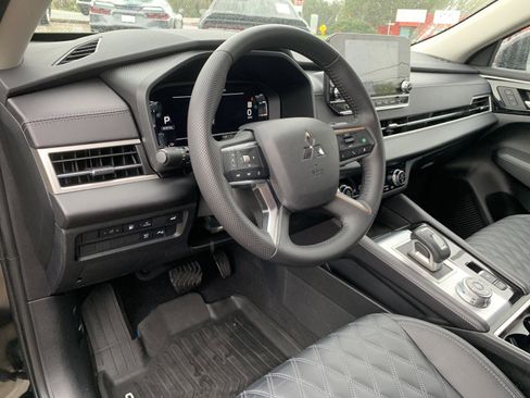 Used 2023 Mitsubishi Outlander SEL image 15