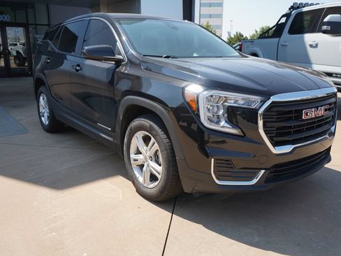 Used 2024 GMC Terrain SLE AWD/4WD image 2