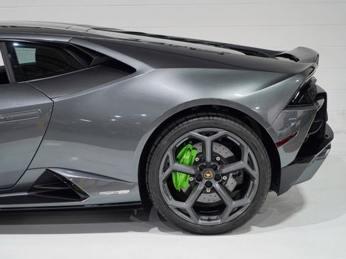 Used 2022 Lamborghini Huracan EVO RWD image 32