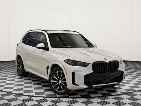 New 2026 BMW X5 xDrive40i w/ M Sport Package AWD/4WD image 1