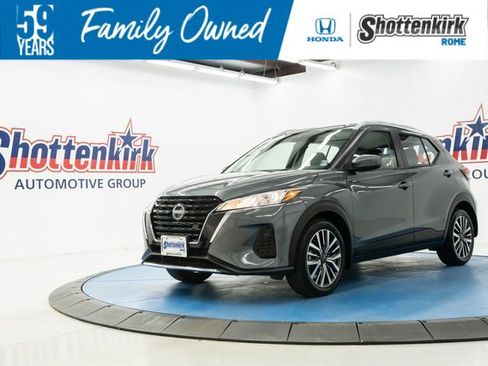 Used 2024 Nissan Kicks SV image 1