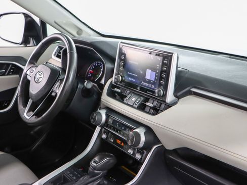 Used 2021 Toyota RAV4 XLE Premium image 26
