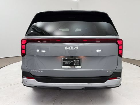 Certified 2025 Kia Carnival EX FWD image 17