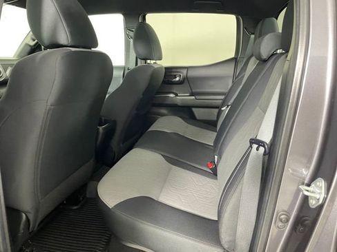 Used 2022 Toyota Tacoma TRD Off-Road w/ Technology Package AWD/4WD image 19