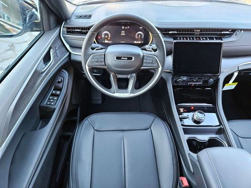 New 2025 Jeep Grand Cherokee Limited image 13