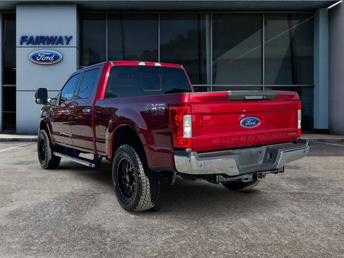 Used 2017 Ford F250 Lariat w/ Chrome Package image 4