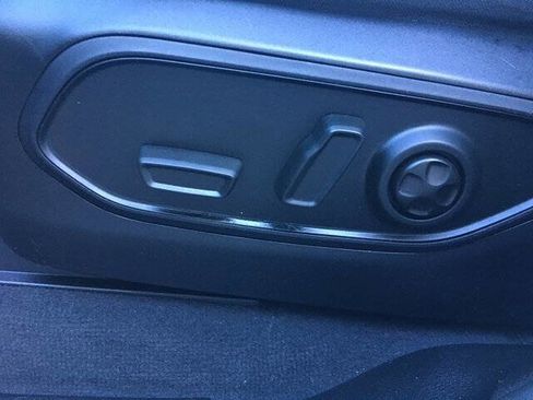 Used 2023 Jeep Grand Cherokee Limited image 17