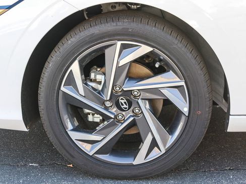 New 2025 Hyundai Elantra Limited image 9