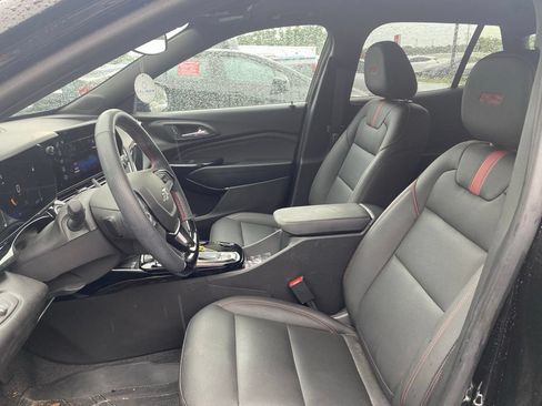 Used 2025 Chevrolet Trax RS w/ Sunroof Package FWD image 4