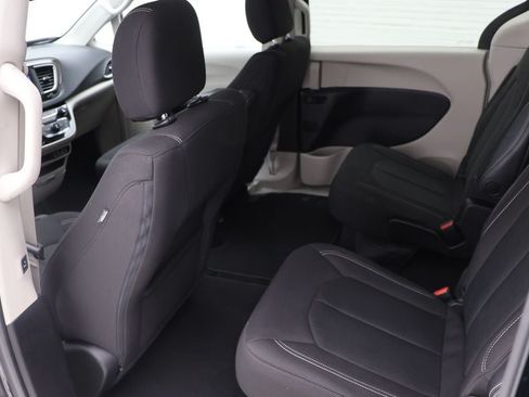 Used 2023 Chrysler Voyager LX FWD image 11