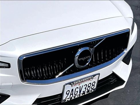 Used 2019 Volvo S60 T5 Momentum w/ Premium Package FWD image 33
