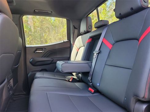 Used 2024 Chevrolet Colorado Z71 w/ Z71 Convenience Package 2 image 11