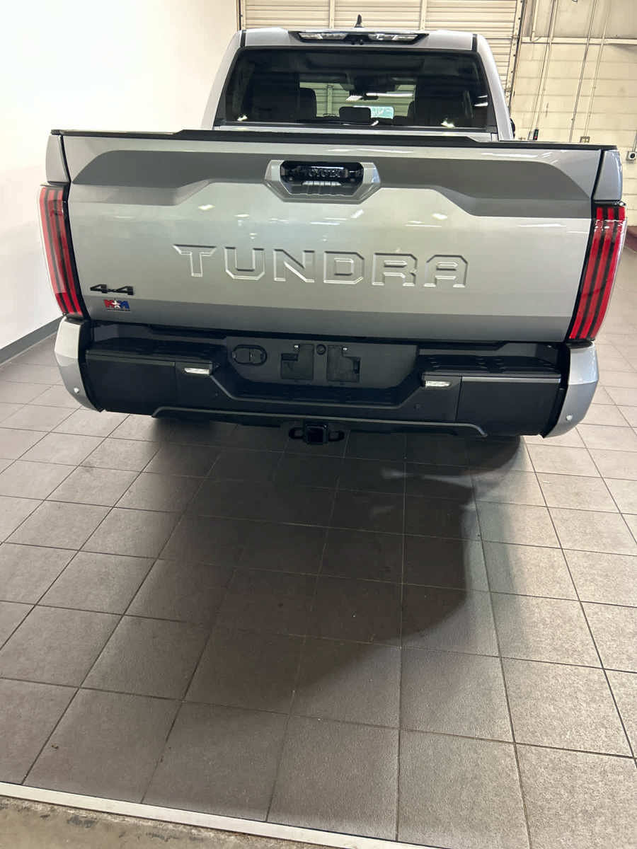 Used 2024 Toyota Tundra Limited AWD/4WD image 7