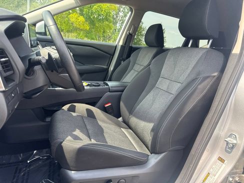Used 2025 Nissan Rogue SV AWD/4WD image 12