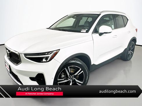 Used 2023 Volvo XC40 B5 Plus AWD/4WD image 1