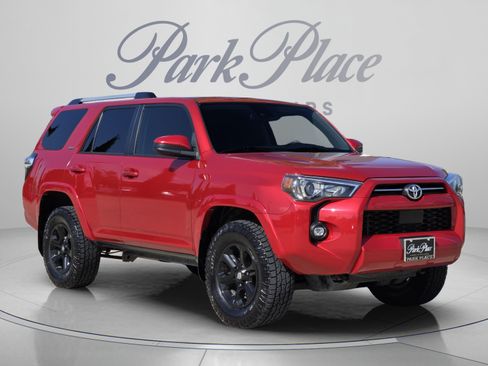 Used 2024 Toyota 4Runner SR5 AWD/4WD image 7
