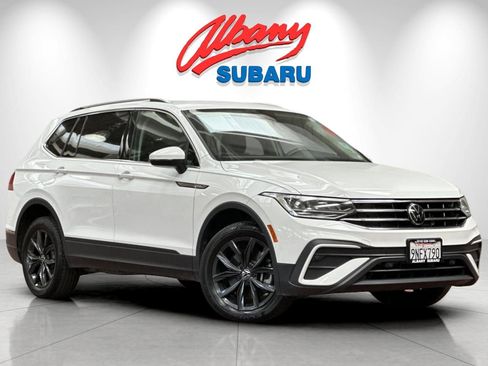 Used 2024 Volkswagen Tiguan SE image 2