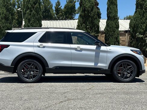 New 2026 Ford Explorer ST-Line w/ ST-Line Street Pack RWD image 4