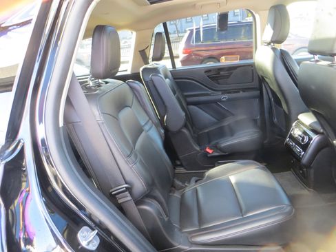 Used 2023 Lincoln Aviator AWD w/ Premium Package image 27