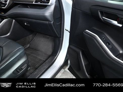 Used 2024 Toyota Highlander XLE image 24