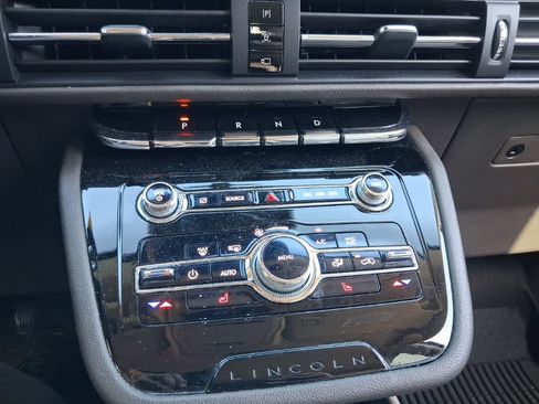 Used 2021 Lincoln Corsair FWD image 27