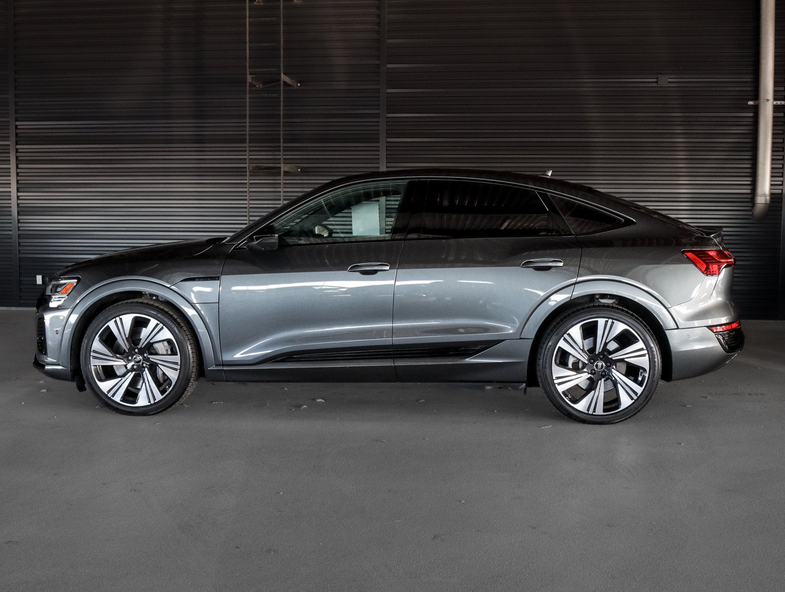 Used 2024 Audi Q8 e-tron Prestige AWD/4WD image 13