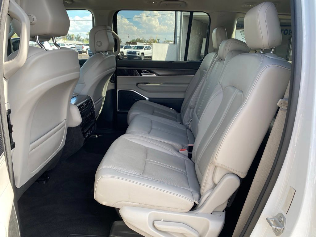 Used 2024 Jeep Wagoneer Series II w/ Flexible Seating Group RWD image 32
