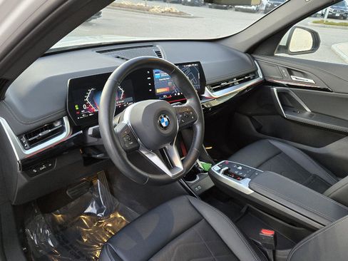 Used 2025 BMW X1 xDrive28i image 6
