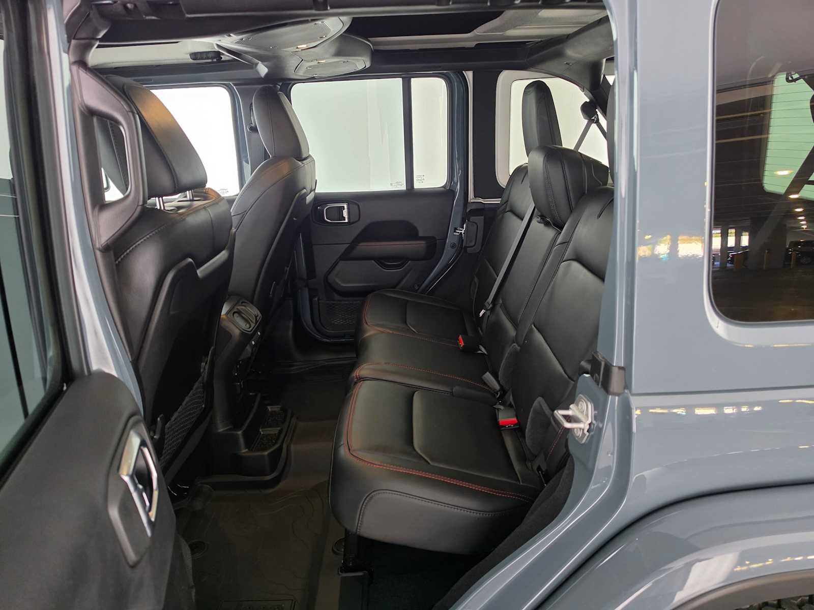 Used 2025 Jeep Wrangler Unlimited Rubicon AWD/4WD image 16