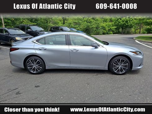 Used 2025 Lexus ES 300h w/ Premium Package FWD image 7