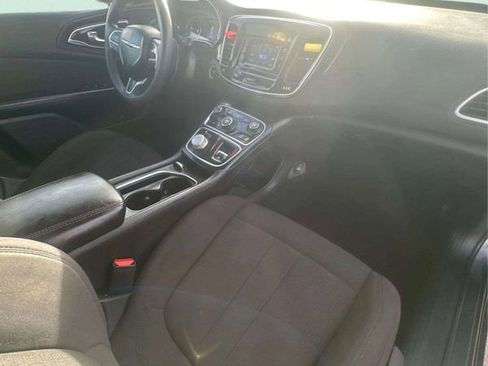 Used 2015 Chrysler 200 Limited image 5