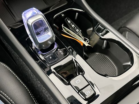 New 2026 Volvo XC40 B4 Plus w/ Climate Package FWD image 17