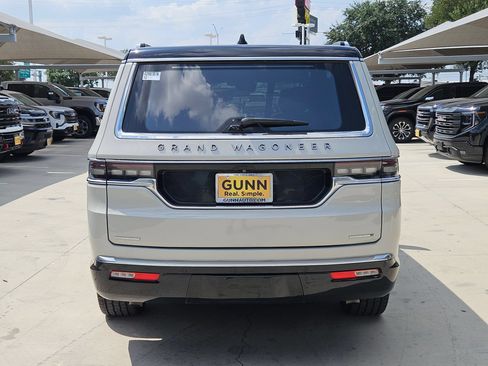 Used 2022 Jeep Grand Wagoneer Series III AWD/4WD image 4