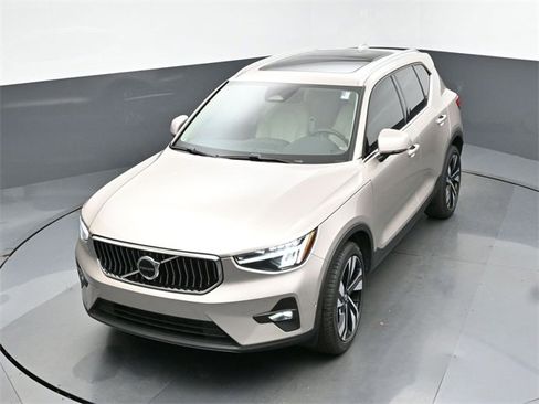 Used 2024 Volvo XC40 B5 Plus w/ Protection Package Premier image 44