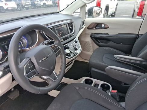 Used 2023 Chrysler Voyager LX FWD image 16
