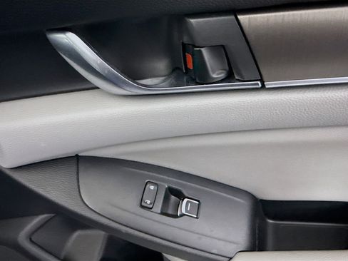 Used 2019 Honda Accord LX image 31