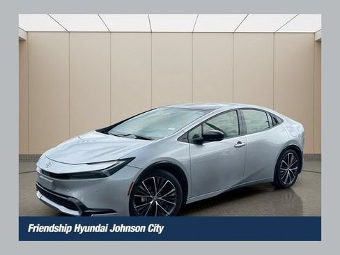 Used 2024 Toyota Prius XLE FWD image 1