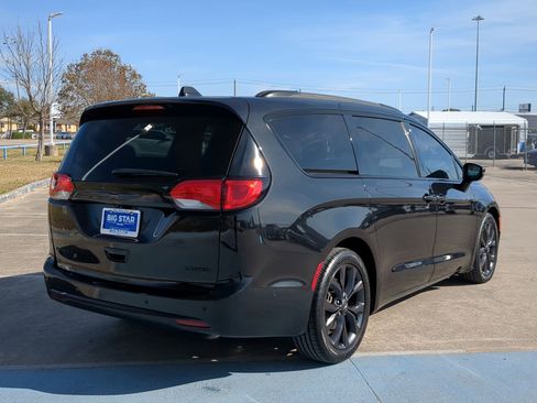 Used 2020 Chrysler Pacifica Limited w/ Advanced Safetytec Group image 3