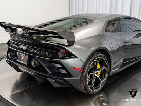 Used 2022 Lamborghini Huracan EVO image 24
